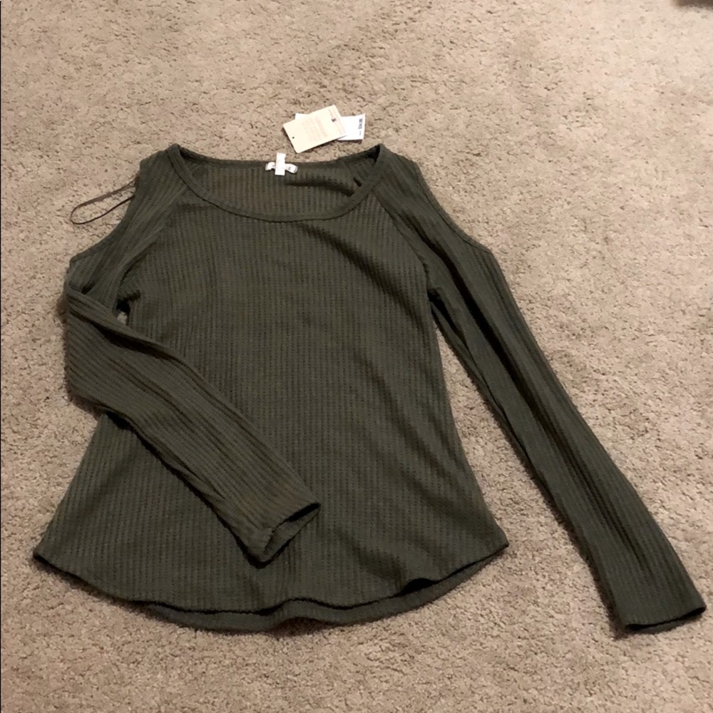 Junior women’s S army green cold shoulder with tag